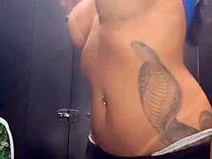 ये सड़ी हुई भीड़ वाली जिम में क्यों बौल रही चुदाई के लिए