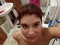 chiara si fa pisciare sulle tette in the bathroom.