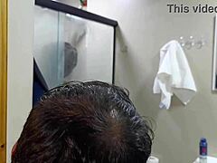 गर्म पर्सनल ट्रेनर पड़ोसी को फ्री स्क्वाट लेक्शन देती है