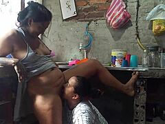 इच्छा रोक नहीं सकती और डेजर्ट खाना चाहती है!