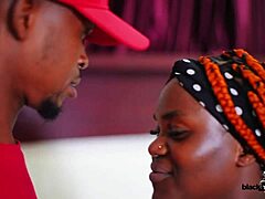 फूड ऑर्डर करना हॉटल में मसिव बीबीसी तक ले जाता है