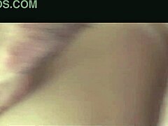 Vicky als Sekretärin trifft Kunde und sie ficken ohne Kondom