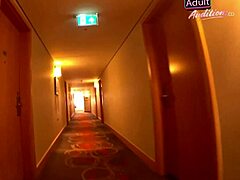 Fudendo A Esposa Do Meu Melhor Amigo While He Showers!