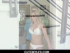 क्लाउडिया वैलेंटाइन ओवुलेट होकर मिल्फ चुदाई में दस्टिन डेयरिंग से जोरदार पेली और क्रीमपाई लेती हुई