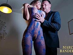 Hot session explores sucking squirting and fucking details