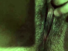 adoro esfregar minha bucetinha virgem