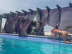 Esto Pasa Cuando Tu Prima No Lleva Traje De Baño