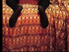 Flaquita shows off her moves in an amateur setting with rich energy.