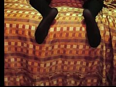 Flaquita shows off her moves in an amateur setting with rich energy.