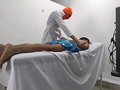 प्लान चेंज, डॉक्टर मसाज करने वाला था लेकिन पेशेंट व्होर निकली और काउगर्ल राइड व ब्लोजॉब सेट कर दिया