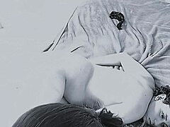 सीसीटीवी में कर्ली लैटिना मिल्फ की नेचुरल चुचियां लटकाते अंकल से चुदाई जब मॉम न हो!