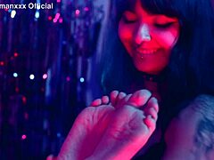 Small feet get that tickling submission vibe with licking and sucking toes from the Latina goddess 😈