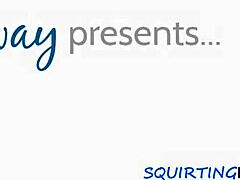 फेसेसिटिंग मिल्फ थ्रीसम में बेब ट्रिबिंग ओरल से स्क्वर्ट करती है