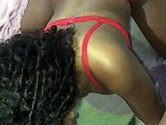 Novinha gostosa abriu as pernas para dotado e quaser n�o aguentou a piroca... so hot! 🔥🍑