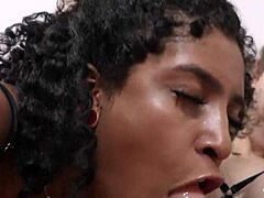 Oh yeah! Fodendo essa morena gostosa e rabuda com meu strapon in wild lesbian party action with pussy licking!