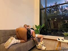 Lovely 19-Year-Old Girl Met On Tinder Enjoys Meeting On First Date