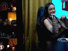 Victoria Camargo Shows Off Her Whole Body in Podcast Pum No Barraco Until Ruan Can't Resist Grabbing Her