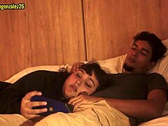 tengo sueño hermanastro dejame acostarme en tus piernas pero no metas tu pene en mi boca por favor