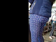 The voyeur caught a quick glimpse of the culo while spying on the quesadillas preparation in a casual moment.