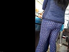 The voyeur caught a quick glimpse of the culo while spying on the quesadillas preparation in a casual moment.