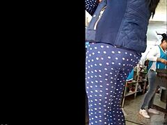 The voyeur caught a quick glimpse of the culo while spying on the quesadillas preparation in a casual moment.