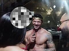 dei gostoso pro marido dotado da minha amiga que era muito gostoso e tomei toda a porra do pauzudo na frente dela