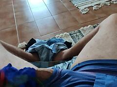 Meu Marido Brincando Com Minhas Calcinhas e Batendo Punheta Pra Mim Na Hora Que Sair Pra Fazer Um Job Com Seguidor