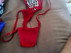 Meu Marido Brincando Com Minhas Calcinhas e Batendo Punheta Pra Mim Na Hora Que Sair Pra Fazer Um Job Com Seguidor