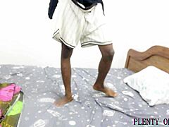 Bbw housewife seduced the room keeper and gave a good blowjob in missionary position.