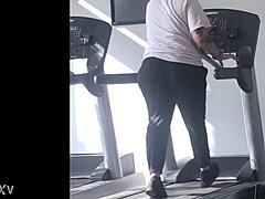 That big booty shakes hard on treadmill