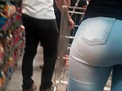 gostosa brunette bunda in jeans spied at the market shop