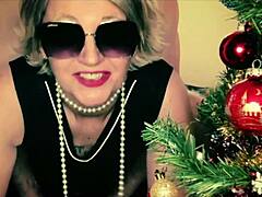 surprise anal creampie while stepmom hangs christmas balls 😈🍆