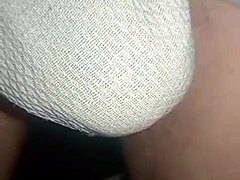 pantalones orinados con pañal de tela squirts wildly!