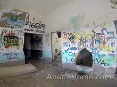 Milf Amateur's Big Ass Takes Deep Anal Pounding