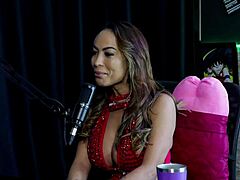 adoro dar o cu fica alegre quando bebe... deus dicas pro anal e ja transou com 15 no gangbang!