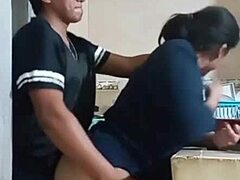 mi empleada domestica me hace squirting mientras casi nos pilla mi esposa