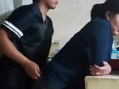 mi empleada domestica me hace squirting mientras casi nos pilla mi esposa