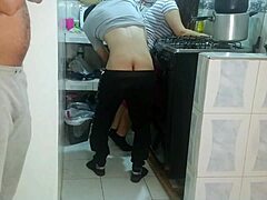 suéltala mi esposa se enoja mientras amigo la folla 😈👫