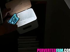 स्टेप ब्रो अपनी हॉर्नी स्टेप सिस को मोटे लंड से रिश्वत दे अभी?