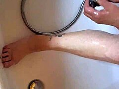 dreckige fuße waschen in der badewanne du geiler?