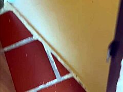 ATRAPO A Mi MADRENA NALGONA CALIENTE Y LE Saco LA LECHE EN SU CULO