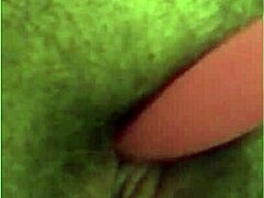 katie vibes her juicy clit close-up...