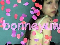 बोंनीयुवू की क्यूट चोटियां रोजा पिक्स वीडियो में देखो