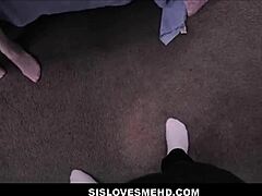 छोटी 18+ सौतेली बहन मिया भाई जोशुआ से एनल लंड मांगती है पीओवी