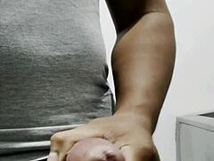 उसकी धमाकेदार वीडियो कॉल ऑर्गेज्म देखकर दो बार झड़ जाओ!