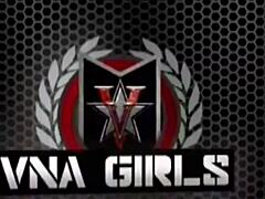 sara jay the stunning cougar fucks her huge wet pussy solo