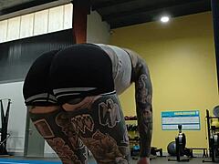 Gym milf's juicy booty begs for attention