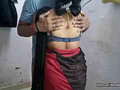 Desi bhabhi tempts in saree revealing her intimate indian wife secrets