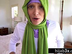 Teen muslim babe rides cock wildly in bedroom, ignoring muharram for hardcore bliss